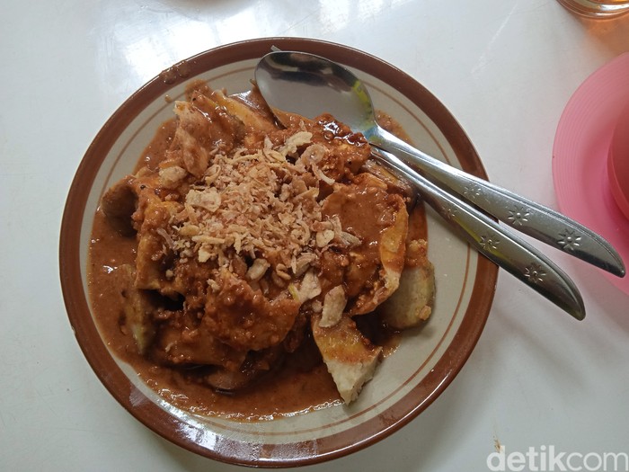 Hucap Mak Iroh di Jalan Dewi Sartika Kuningan