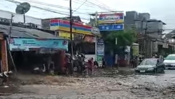 hujan deras di malang menyebabkan banjir