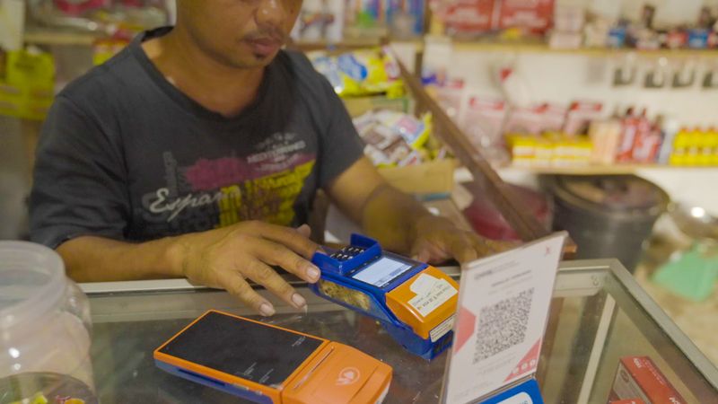 Jadi Agen UMi, Pria Ini Senang Bisa Bantu Usaha Kecil Warga Desa Palaes