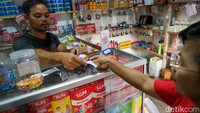 Pria yang dulunya bekerja sebagai sopir ini mengaku terbantu menjadi agen BRILink dan UMi. Apalagi transaksi yang terjadi di BRILink miliknya cukup besar. Renaldo menuturkan dalam 1 hari, ia bisa melakukan 15 hingga 20 transaksi atau 300 lebih transaksi selama 1 bulan. 