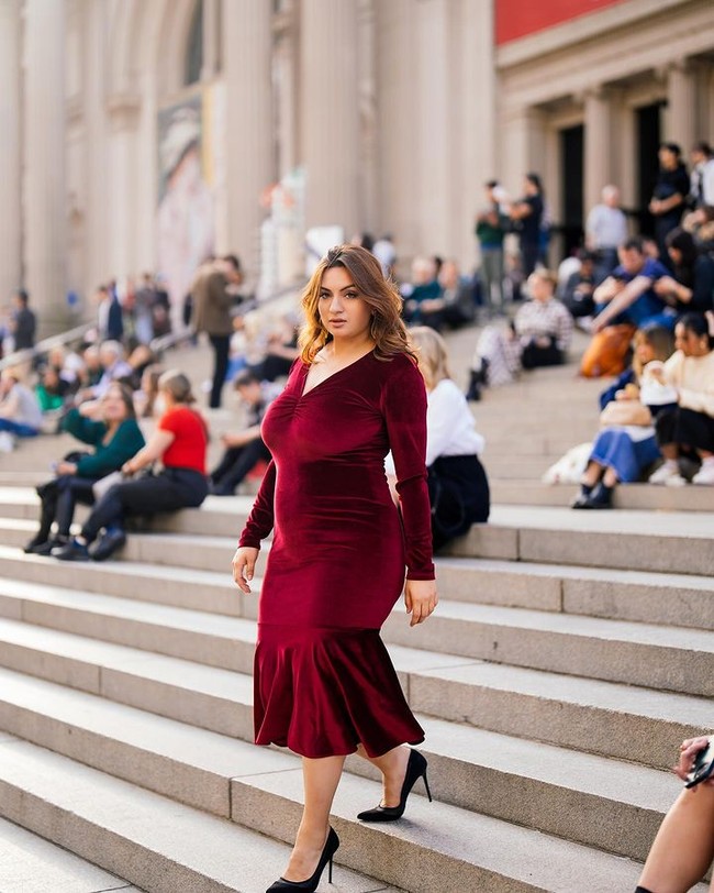 Dan itu terasa sangat menyenangkan karena itu seperti terobosan bagiku dan untuk lingkungan mereka melihat sesuatu yang berbeda, bahwa mereka melihat kecantikan dengan bentuk yang asli, lanjut Jane. Foto: Instagram Jane Dipika Garrett