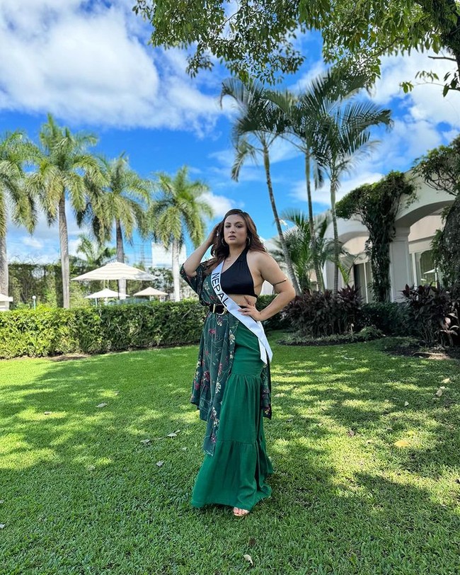 Jane pun mengungkap bahwa ia memiliki kondisi PCOS yang membuatnya mudah naik berat badan. Dikatakan jika baru-baru ini, bobotnya juga terpengaruh karena hormon yang juga mempengaruhi kepercayaan dirinya. Karena itu, ia ingin mengkampanyekan semangat cinta diri sendiri kepada orang banyak. Foto: Instagram Jane Dipika Garrett