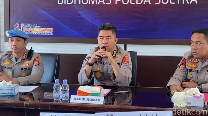 Kabid Humas Polda Sultra Kombes Ferry Walintukan saat rilis kasus penembakan nelayan Konsel di Mapolda Sultra, Senin (29/11).