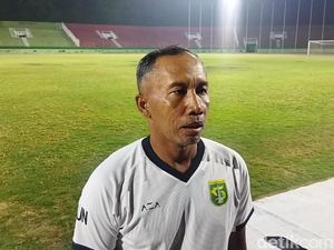 9 Laga Tak Pernah Menang, Uston Sebut Persebaya Belum Dinaungi Keberuntungan