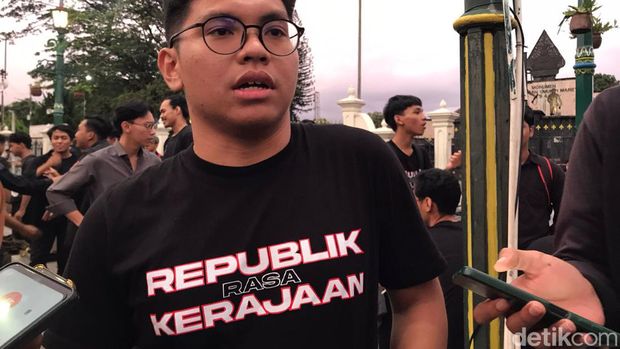 Ketua BEM UI Melki Sedek Huang saat ditemui wartawan di Nol Kilometer Kota Jogja, Rabu (29/11).