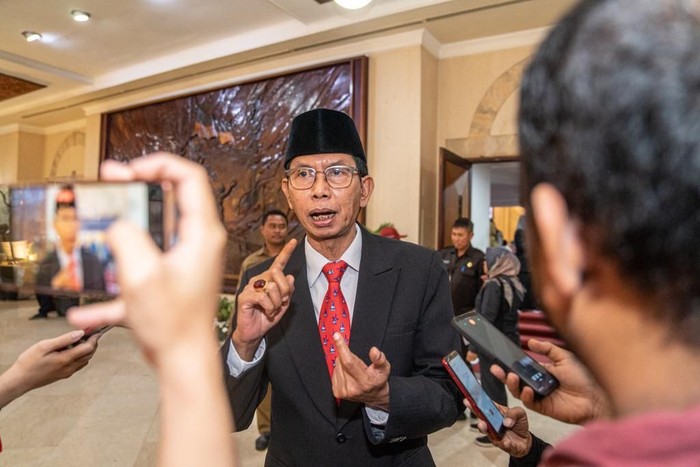 Ketua DPRD Kota Surabaya Adi Sutarwijono