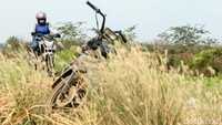 Cuaca di Kabupaten Merauke, khususnya Kampung Isano Mbias di Distrik Tanah Miring, pada pertengahan November mencapai 31 derajat. Namun, teriknya matahari tak menyurutkan semangat tenaga pemasar atau mantri dari BRI Unit Tanah Miring untuk menunaikan kewajibannya mengunjungi nasabah. 