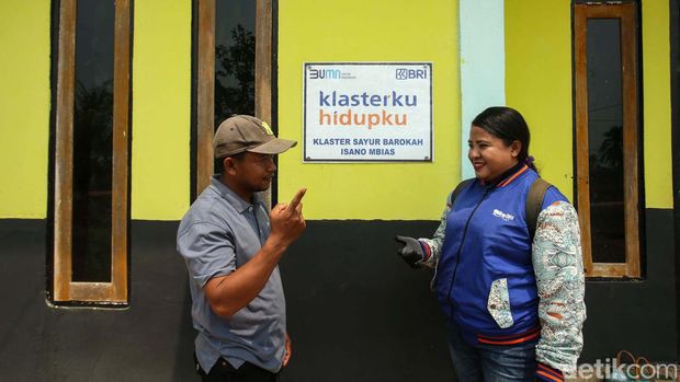 Agustina Etwiory atau biasa disapa Ina adalah seorang tenaga pemasar atau mantri perempuan BRI di Merauke. Begini kisahnya menjadi mantri BRI.