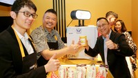 Kolaborasi ini yakni komitmen bersama dalam mendukung Pemerintah mengkampanyekan pengurangan sampah plastik di masyarakat. Soal penggunaan Foopak Bio Natura, produk ramah lingkungan APP Group, sebagai wadah gelas kertas bebas lapisan plastik pada mesin kopi pintar dan gerai Jumpstart. Kolaborasi produk di Sinar Mas Land Thamrin. 