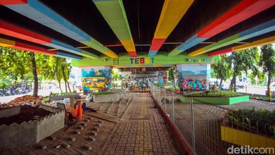 Kolong Jalan Layang Tebet Dipercantik, Nih Lihat