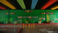 Nantinya kolong jalan layang Tebet akan dilengkapi dengan sejumlah fasilitas penunjang antara lain mural, skate park, wahana bermain anak, dan ruang terbuka hijau.  