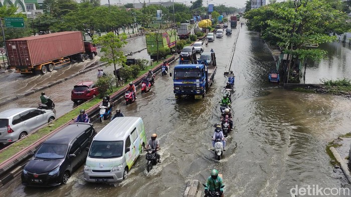 Kondisi banjir di depan RSI Sultan Agung, Kota Semarang, Rabu (29/11/2023) pagi.