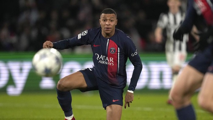 PSGs Kylian Mbappe reacts during the Champions League group F soccer match between Paris Saint-Germain and Newcastle United FC at the Parc des Princes in Paris, Tuesday, Nov. 28, 2023. (AP Photo/Thibault Camus)