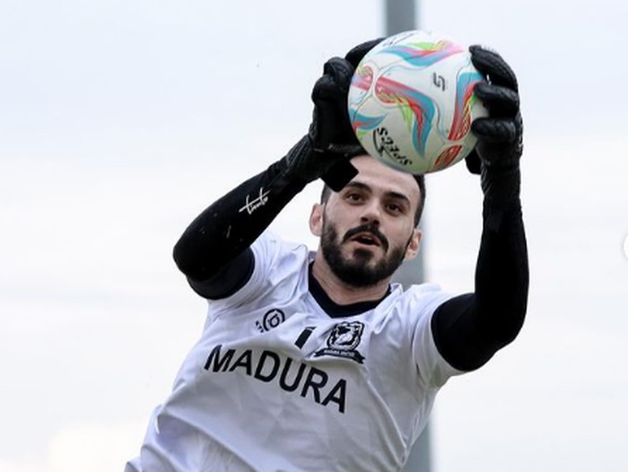 Madura United memberi kejutan di putaran kedua Liga 1 2023/2024. Laskar Sapeh Kerrab mendatangkan kiper baru asal Brasil, Lucas Frigeri.