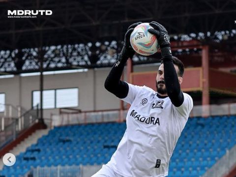 Madura United memberi kejutan di putaran kedua Liga 1 2023/2024. Laskar Sapeh Kerrab mendatangkan kiper baru asal Brasil, Lucas Frigeri.