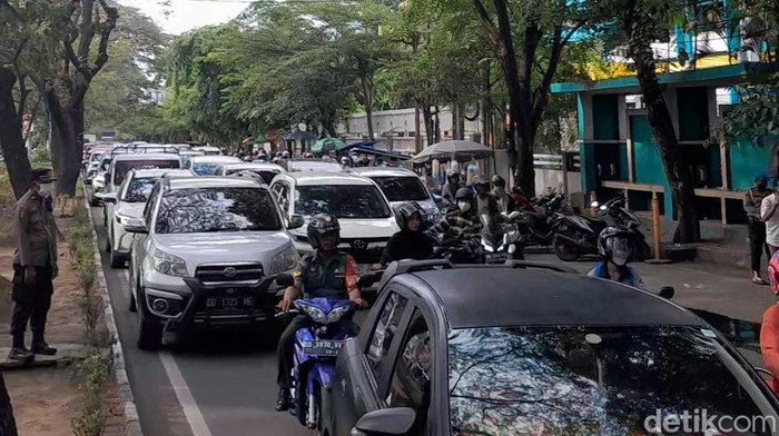 Macet parah di Jalan Hertasning, Makassar, Sulsel.