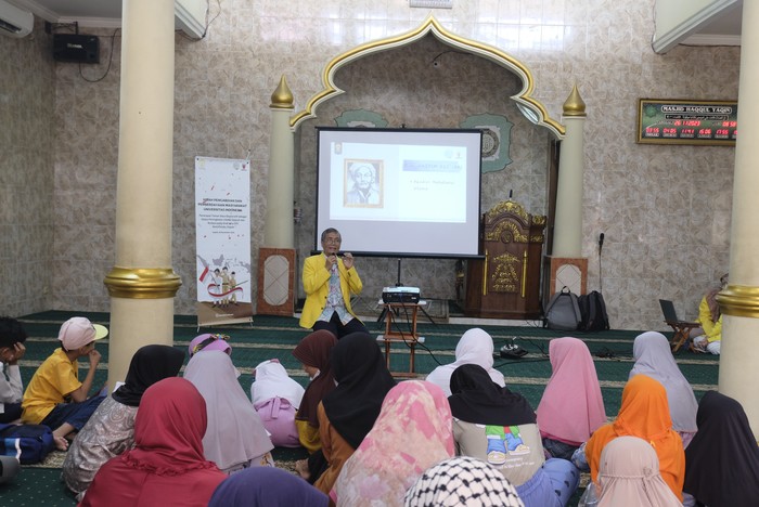 Mahasiswa UI mengenalkan sejarah kepada anak-anak lewat cerita