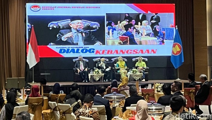 Maruf Amin menghadiri dialog kebangsaan di Kuching, Malaysia, Rabu (29/11/2023). (Kanavino/detikcom)