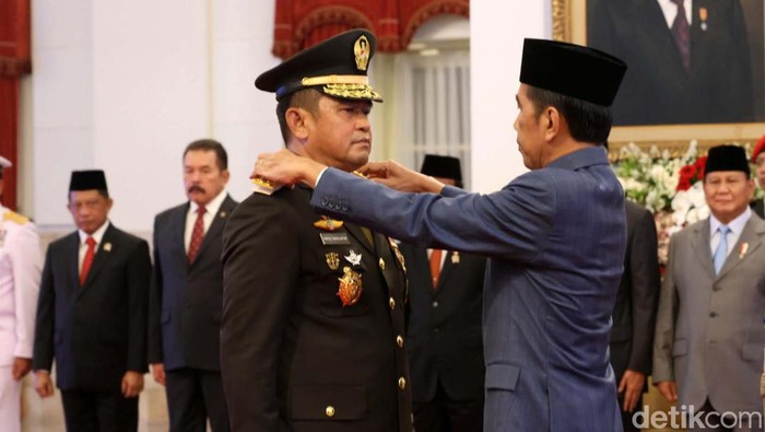 Maruli Simanjuntak Resmi Jadi KSAD Presiden Joko Widodo melantik Letjen Maruli Simanjuntak sebagai KSAD. Letjen Maruli menggantikan Jenderal TNI Agus Subiyanto yang menjadi Panglima TNI.