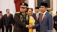 Terpilihnya Maruli sebagai pengganti Agus pun telah diprediksi beberapa pengamat militer, meskipun secara normatif ada 15 perwira bintang tiga di TNI AD yang berpeluang menjadi KSAD. Maruli merupakan menantu dari Menko Marves Luhut Binsar Pandjaitan. 