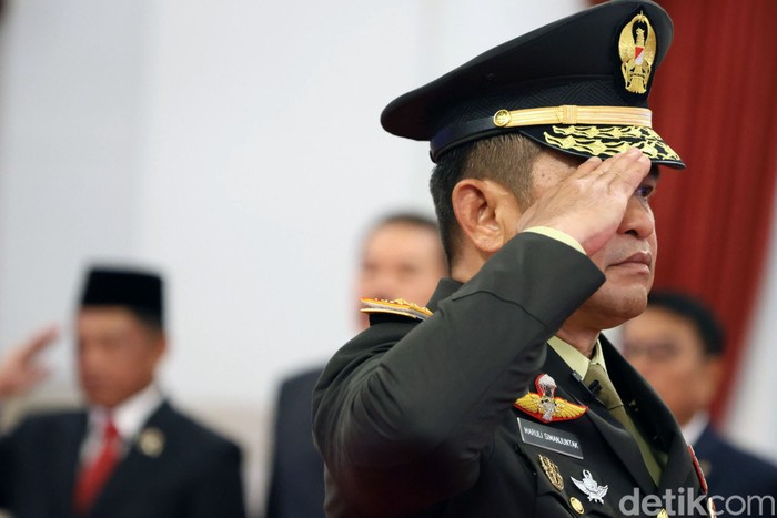 Presiden Joko Widodo melantik Letjen Maruli Simanjuntak sebagai KSAD. Letjen Maruli menggantikan Jenderal TNI Agus Subiyanto yang menjadi Panglima TNI.