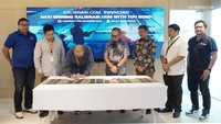(kiri-kanan) Kristiono Setyadi - Engineering Director (Ralali-Kalibrasi.com), Joseph Aditya - CEO (Ralali-Kalibrasi.com), Irwan Suryady - Direktur (Ralali-Kalibrasi.com), Herdiansyah - Presiden Direktur (TUV NORD Indonesia), Rahul Sinha - Finance Accounting & Tax Director (Ralali-Kalibrasi.com), Gde Bayu Wicaksana - Sales Director (TÜV NORD Indonesia) dan Diky Yuliana Rahman - General Manager Lab Service (TÜV NORD Indonesia) hadir dalam penandatanganan MoU di Jakarta.