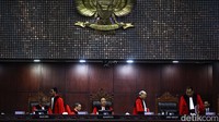 Dalam pertimbangannya, MK pada pokoknya menegaskan putusan itu secara hukum telah berlaku sejak dibacakan dalam sidang terbuka untuk umum, sehingga bersifat final dan mengikat, sebagaimana putusan MK lainnya.  