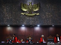 2 Mahasiswa UI Gugat ke MK Minta Caleg Terpilih Maju Pilkada Harus Mundur