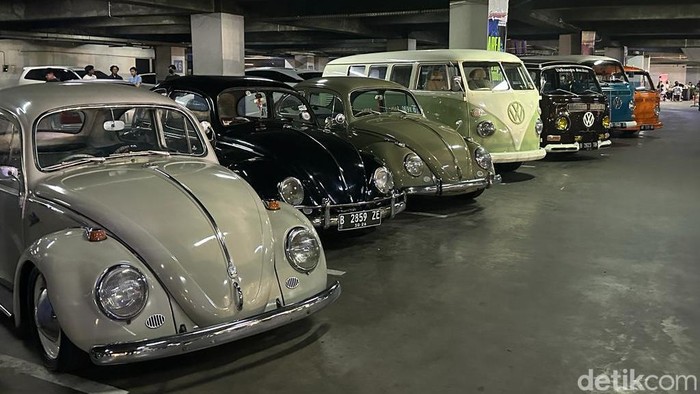 Mobil klasik harga selangit koleksi anggota Komunitas Soerabaia 90s.