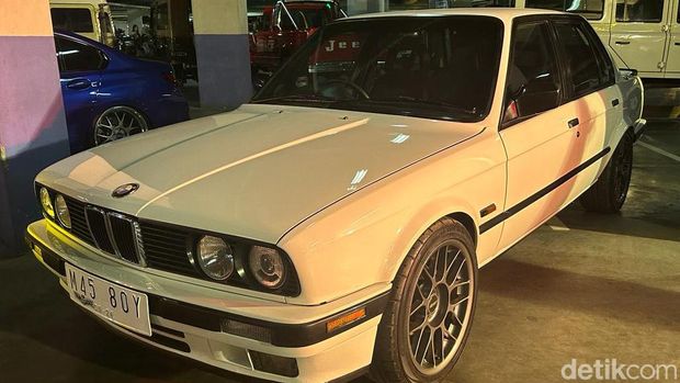 Mobil klasik harga selangit koleksi anggota Komunitas Soerabaia 90's.