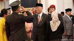 Momen Haru Luhut Saksikan Pelantikan Maruli Jadi KSAD
