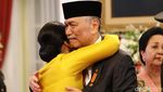 Momen Haru Luhut Saksikan Pelantikan Maruli Jadi KSAD