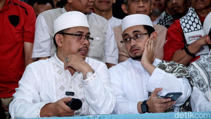 Munajat 212, Panitia Pastikan Tak Beri Panggung Orasi Capres Panitia memberikan keterangan pers mengenai acara Munajat Kubro 212 di Masjid Al-Ittihad Tebet, Jakarta, Rabu (29/11/2023). Munajat 212 bakal digelar di Monas, Jakarta, pada hari Sabtu (2/12). PA 212 menyatakan tidak mengundang capres dan cawapres mana pun dalam Munajat 212 di Monas, Jakarta.