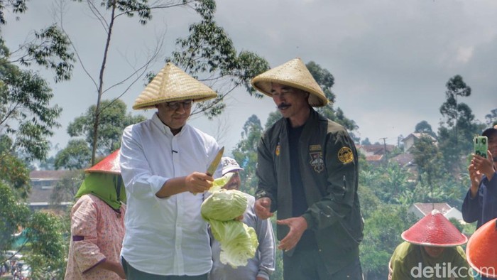 Para Petani saat curhat bersama Anies Baswedan