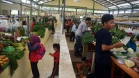 Kini aktivitas jual beli kembali bergeliat di pasar yang telah direvitalisasi tersebut.  