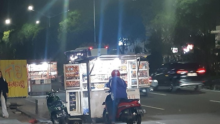 Pedagang Obat Kuat Kaki Lima