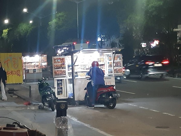 Pedagang Obat Kuat Kaki Lima
