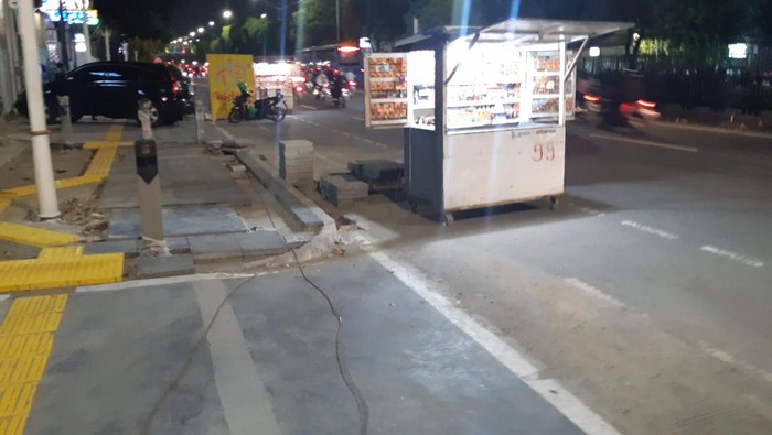 Pedagang Obat Kuat Kaki Lima