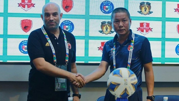 Pelatih PSM Makassar Bernardo Tavares dan Pelatih Hai Phong FC  Chu Dinh Nghiem.