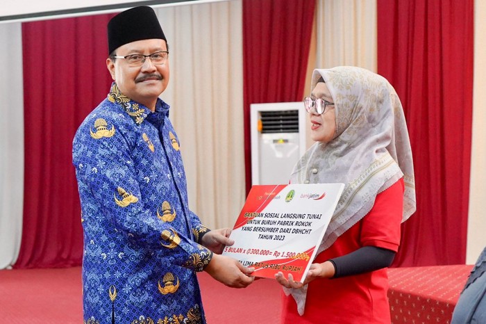 Pemerintah Kota (Pemkot) Pasuruan menyalurkan bantuan langsung tunai (BLT) yang anggarannya berasal dari dana bagi hasil cukai hasil tembakau (DBHCT) tahun 2023.