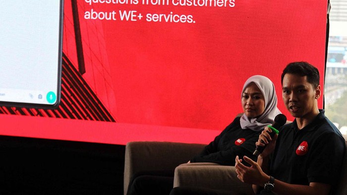 Milza Oktavira, Co-founder WE Plus dan Ivan John  Co-Founder & Chief Technology Officer WE Plus melakukan konferensi pers tentang teknologi asuransi kesehatan di Jakarta, Rabu (29/11/2023).