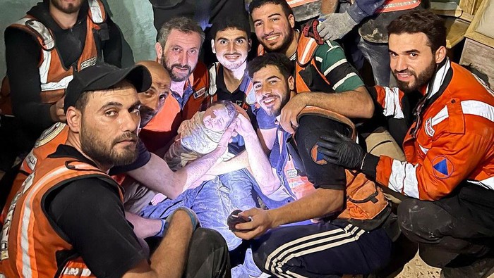 Penyelamatan bayi di Gaza