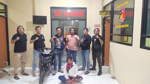 Polres Lombok Utara mengamankan seorang kakek berinisial S tega mencabuli cucunya yang berusia 7 tahun. (Foto: Istimewa)