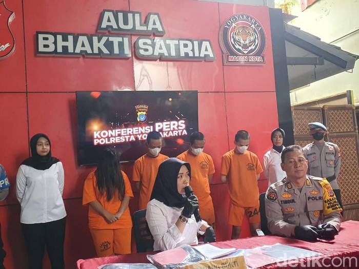 Polresta Jogja jumpa pers kasus TPPO modus open BO dengan korban gadis di bawah umur, Rabu (29/11/2023).