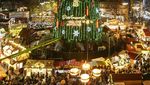 Potret Pohon Setinggi 45 Meter Hiasi Pasar Natal di Dortmund