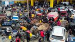 Potret Warga Gaza Antre BBM dan Gas