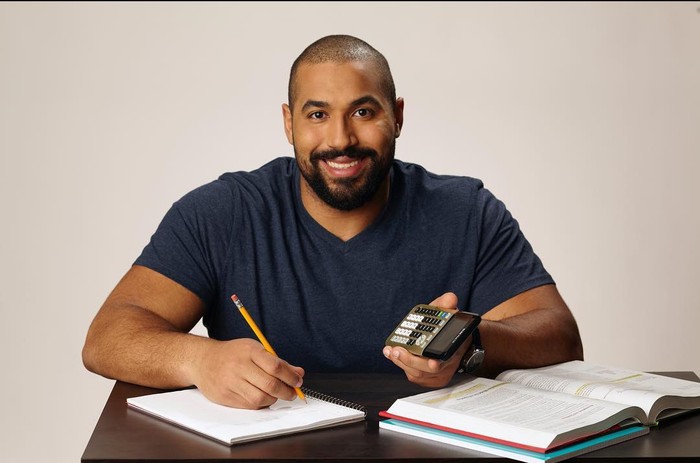Profesor matematika MIT John Urschel yang merupakan mantan pemain profesional sepak bola Amerika