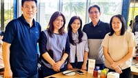 Perayaan hari besar seperti paskah juga tak pernah dilewatkan begitu saja. Puspa Dewi pernah merayakan paskah dengan Susi Susanti sambil menikmati barbeque. Foto: Instagram/puspadewihc