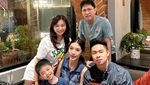 Puspa Dewi Asyik Kulineran Bareng Cucu dan Menantu di Korea Selatan