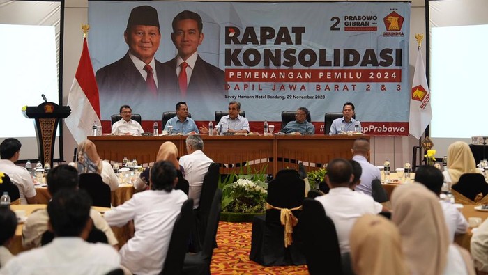 Sekjen Partai Gerindra sekaligus Wakil Ketua TKN Prabowo-Gibran, Ahmad Muzani, di rapat konsolidasi bersama kader Gerindra dapil Jabar I dan II, Rabu (29/11/2023).